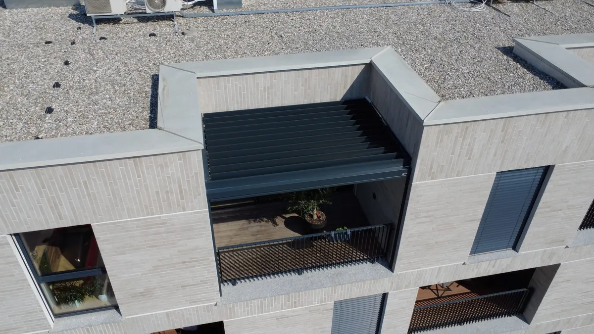 Pergola na strešni terasi